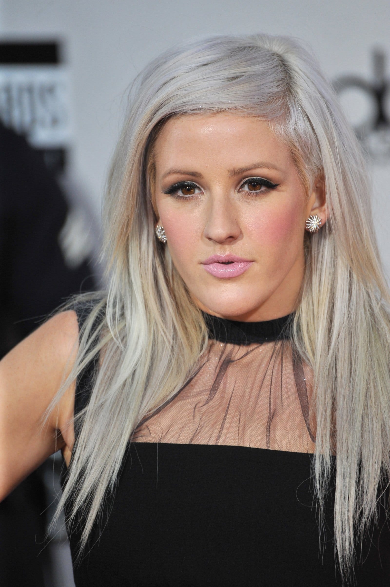 Ellie Goulding looks so different with dark hair and bangs