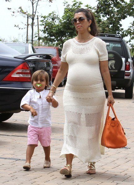 Kourtney Kardashian pregnant