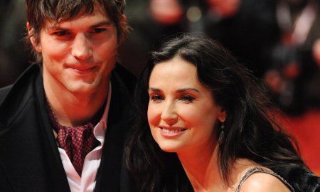 BERLIN - FEB 11: Demi Moore and Ashton Kutcher attends the premiere 'Happy Tears' of the 59th Berlin Film Festival at the Berlinale Palast. February 11, 2009 in Berlin.