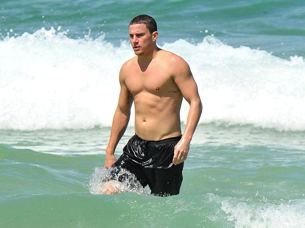 male celebrity beach bodies