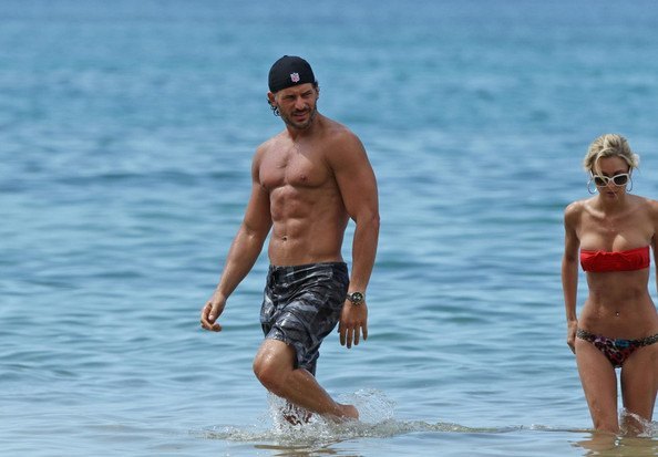 male celebrity beach bodies