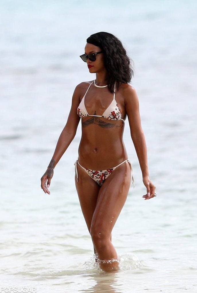 smoking hot Rihanna bikini pictures