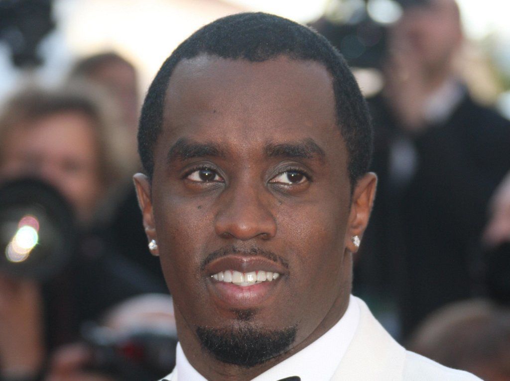 P Diddy caught on camera kissing Future and Bow Wows 