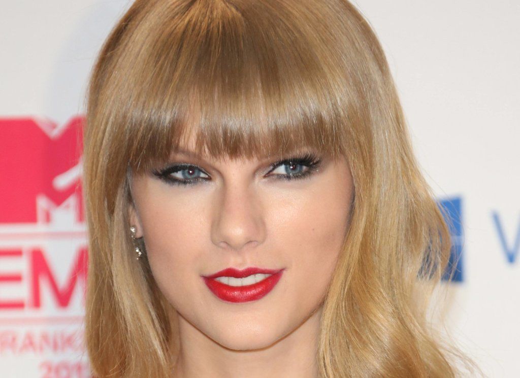 Taylor Swift rocked red lipstick