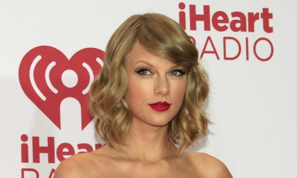 Taylor Swift rocked red lipstick