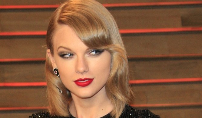 Taylor Swift rocked red lipstick