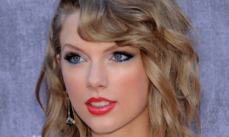 Taylor Swift rocked red lipstick