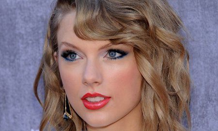 Taylor Swift rocked red lipstick