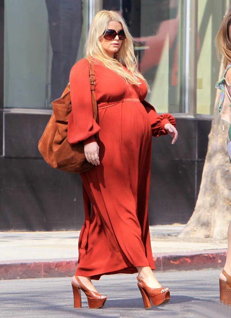 celebs pregnant in heels