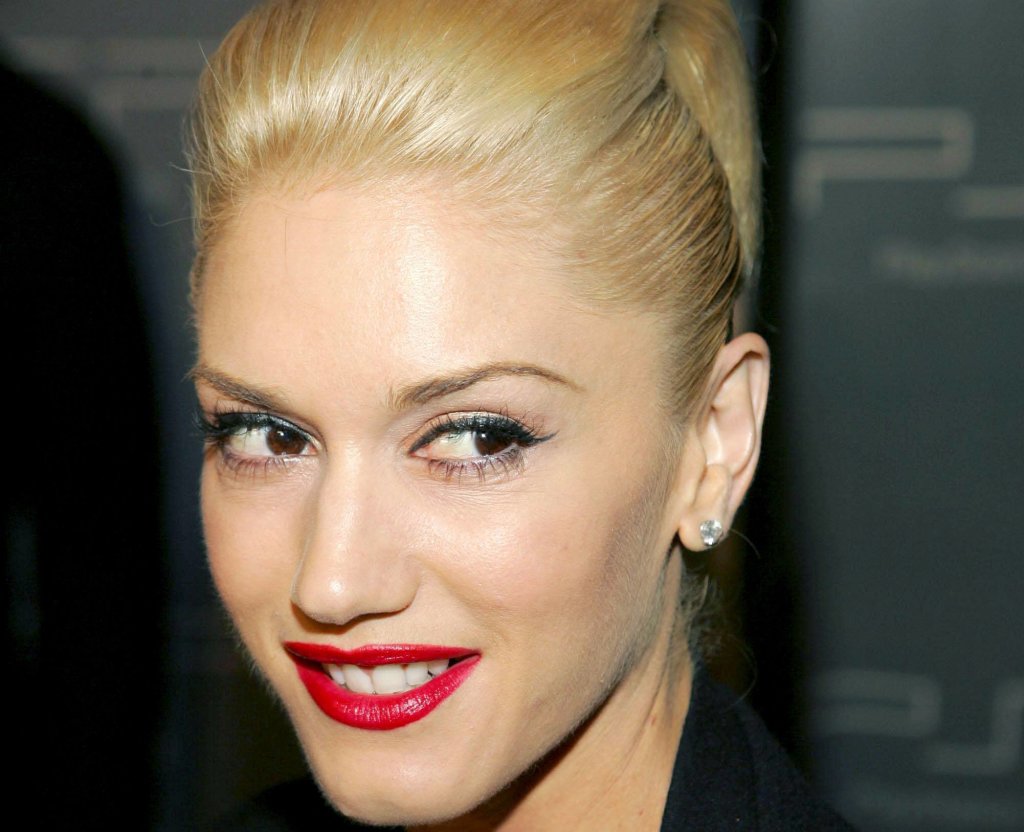 Gwen Stefani smile