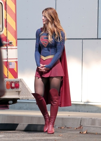 Melissa-Benoist-as-Supergirl-2
