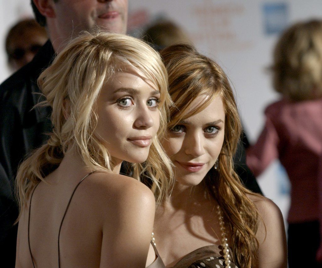 Actresses Mary Kate And Ashley Olsen