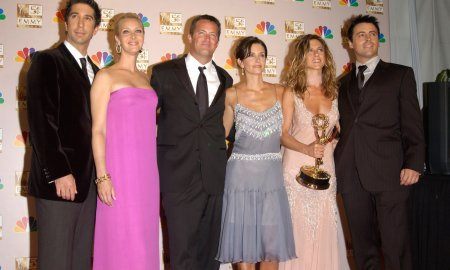 Friends Stars David Schwimmer (Left), Lisa Kudrow, Matthew Perry, Courtney Cox Arquette, Jennifer Aniston & Matt Leblanc