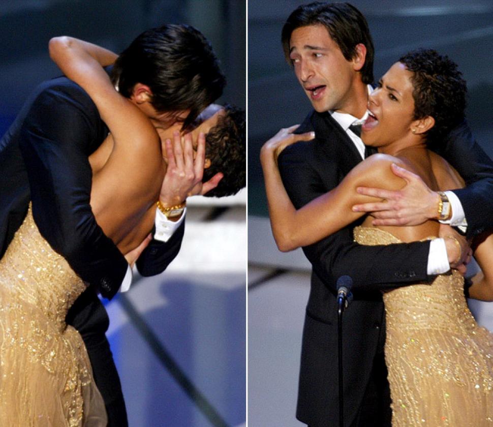 Adrian Brody kisses Halle Berry