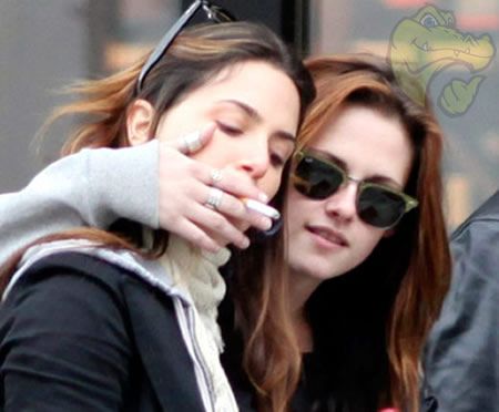 Nikki Reed vaping