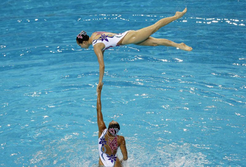 synchronized swimmers