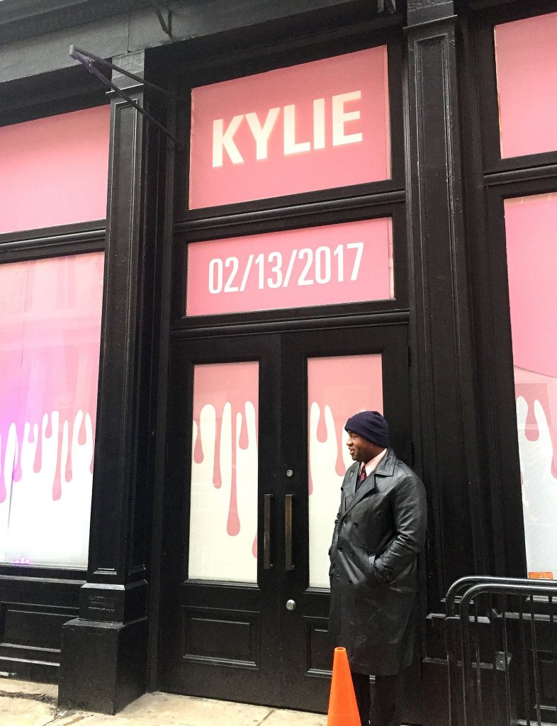 kylie cosmetics pop up shop