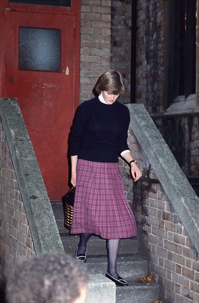 princess diana stepping out